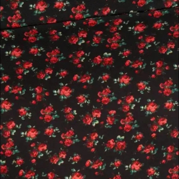 One Clothing Ditsy Long Sleeve Smocked Crop Top - Picture 5 of 11